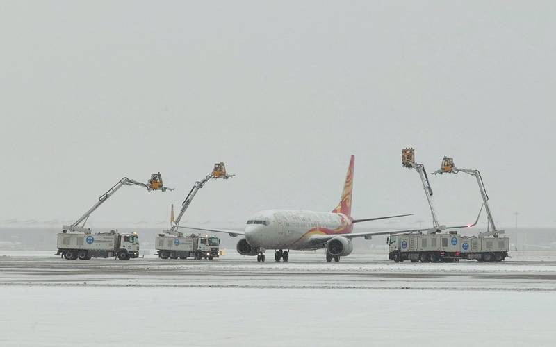 67北京两机场迎今冬首场降雪,飞机开启除冰雪保障