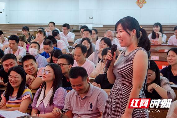 株洲市心理辅导总站送培到景弘中学