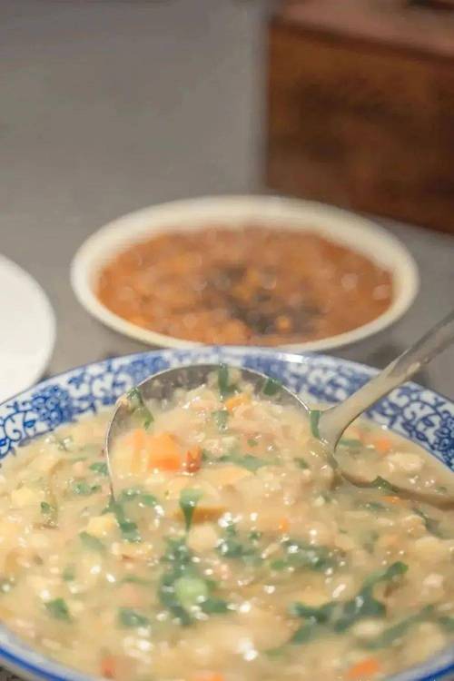 豆腐干,冬笋讲的便是这糟羹里复杂的配料其中,海错杂山珍海错杂山滗