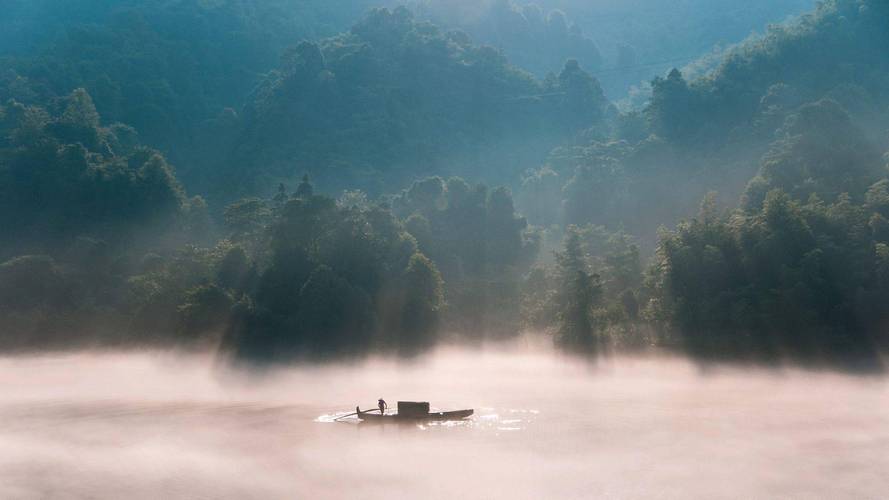 陆游《枕上作》:犹有少年风味在,吴笺著句写清愁