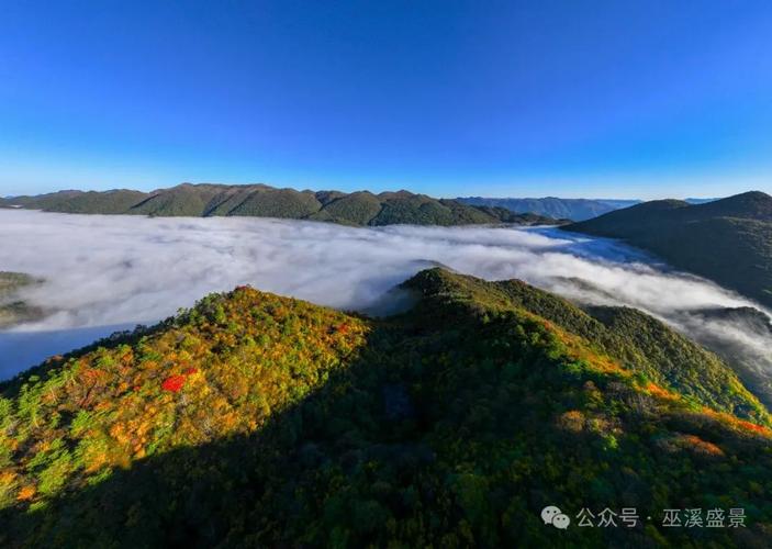 秋日的云朵最懂人心不妨停下脚步,来青青草场肆意奔跑来一场秋日户外