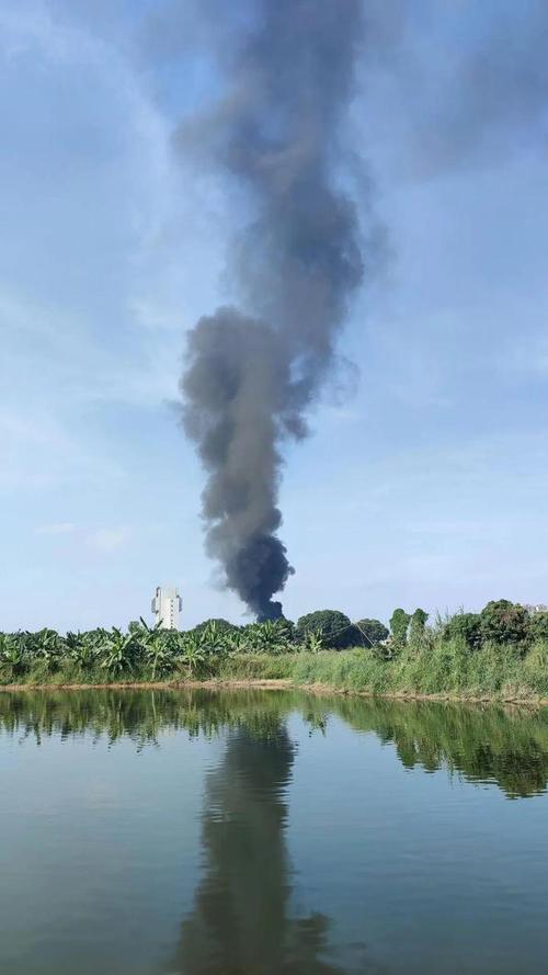 东莞一工厂发生火情!现场浓烟滚滚!