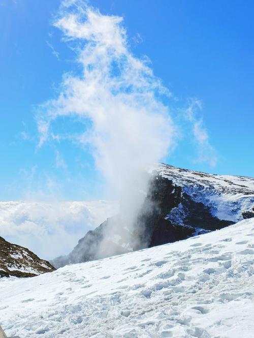 轿子雪山被美色收买的一天