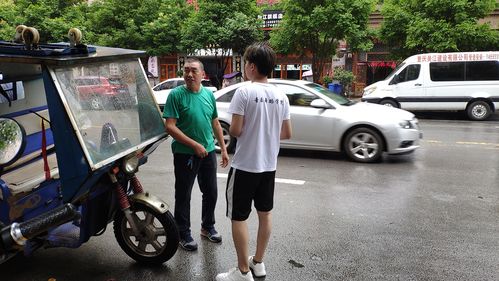 顶风冒雨奔波街头 调研民情促进振兴