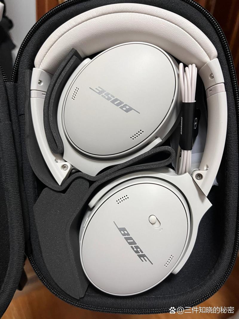 bose qc45使用体验 颜色很奶 不会压着眼镜腿 可以同时连接两个手机的